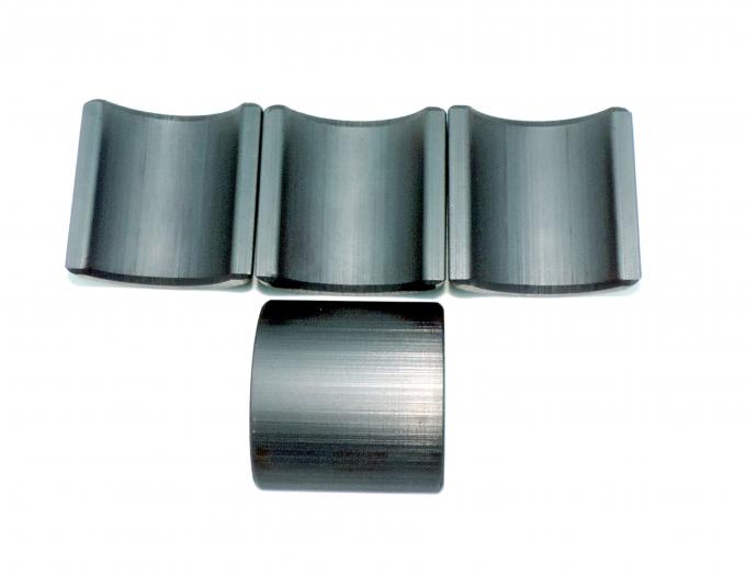 Temperatura de trabalho dos ímãs -80~150℃ da ferrite do ARCO do motor da escada rolante